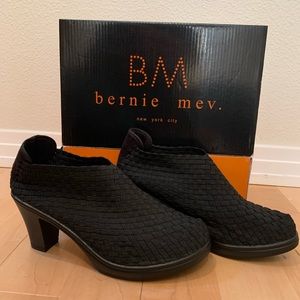 Never worn, Bernie Mev Chesca black women’s shoes size 8.5